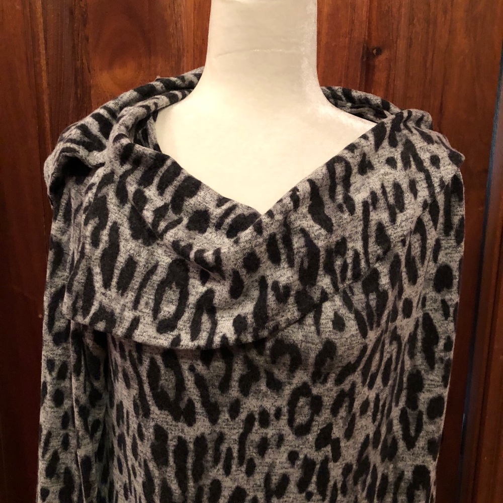 Chico’s grey leopard sweater NWT